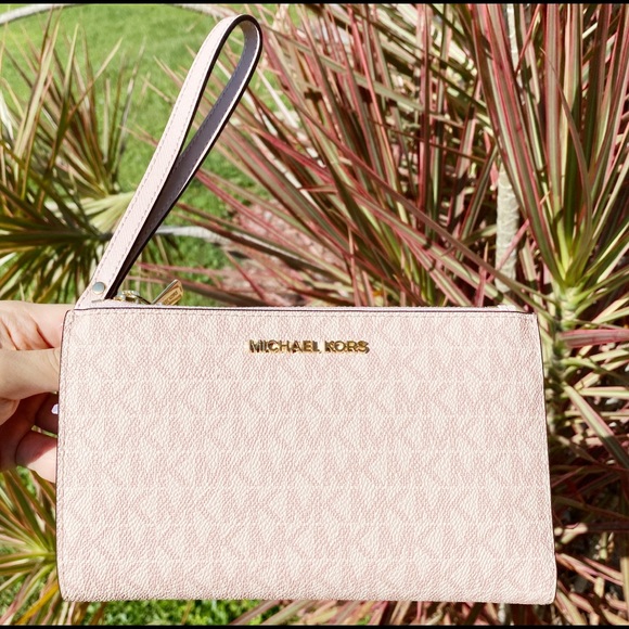 ‼️SALE‼️💕Michael Kors large phone wristlet pink - Picture 6 of 9
